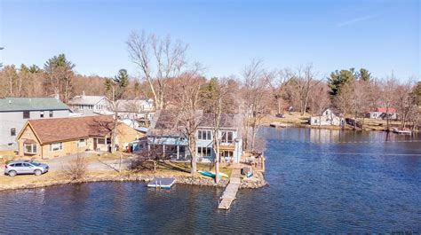 lakefront homes averill park ny.